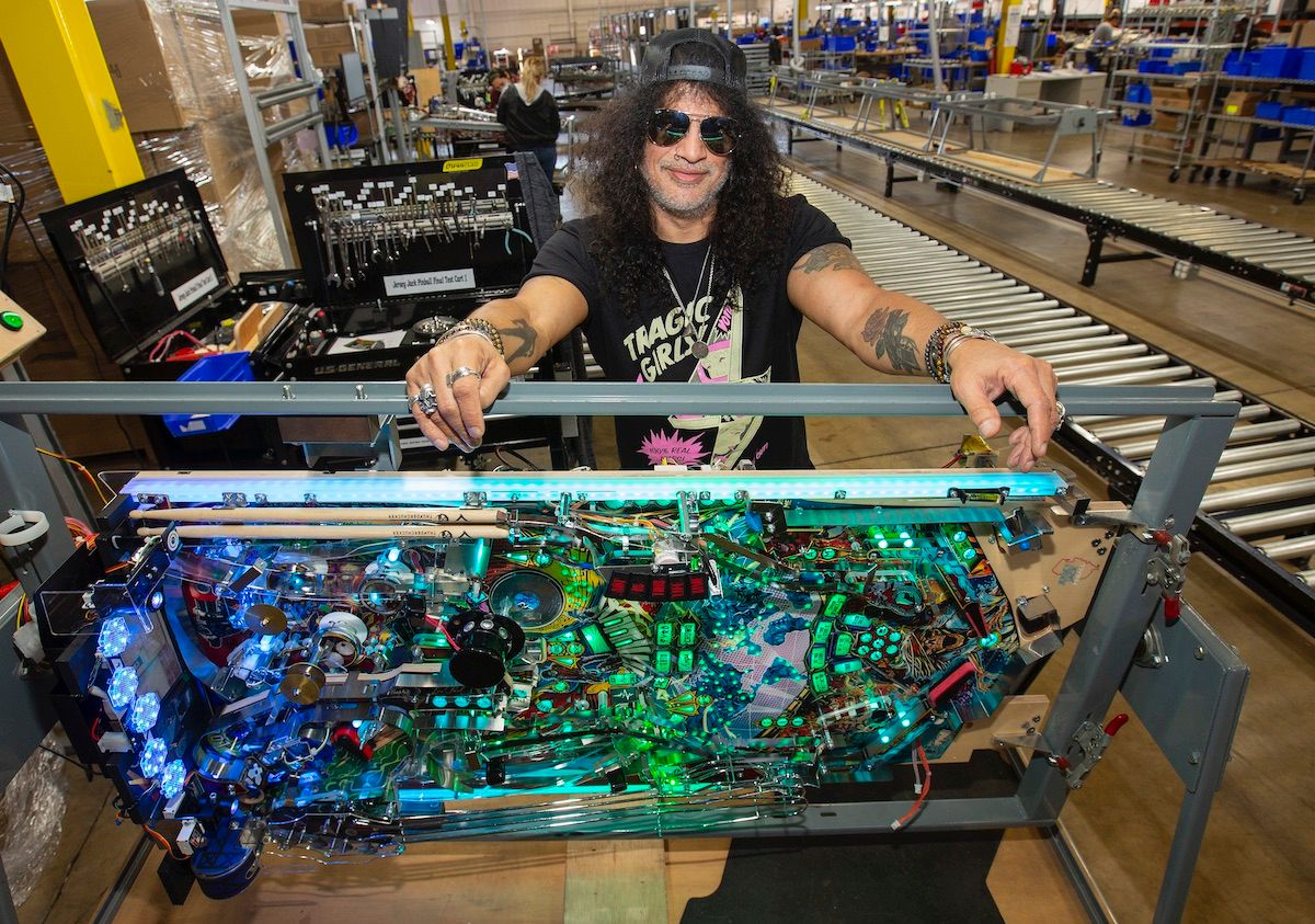 Slash avec Light Board chez Factory Slash: les nouveaux flippers Guns N Roses sont bien au-delà de mes attentes