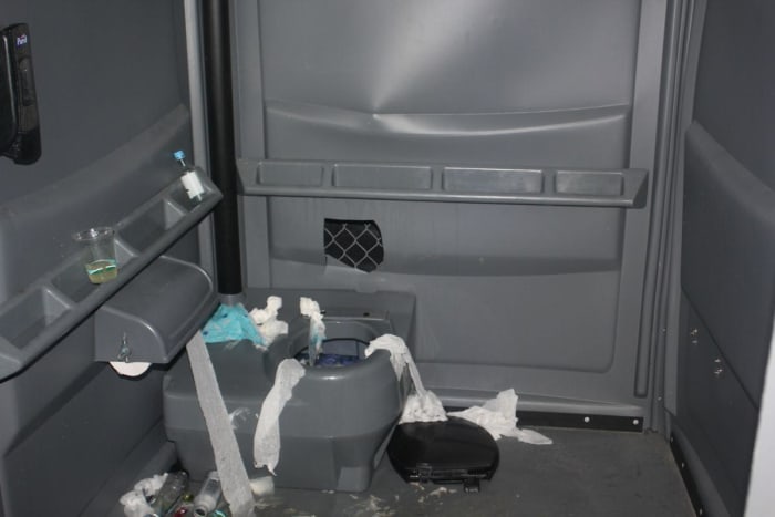 Les toilettes portables où Jane Doe a été agressée sexuellement à BottleRock 2019.