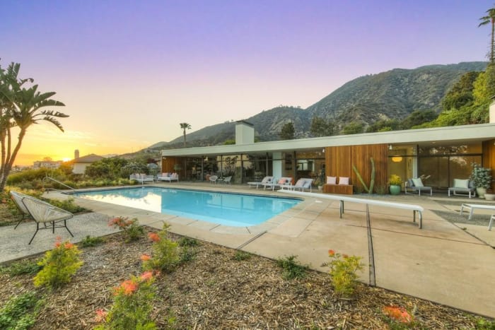 Christian Karlsson de Galantis vend sa magnifique maison moderne du milieu du siècle à Pasadena pour 3,4 millions de dollars.