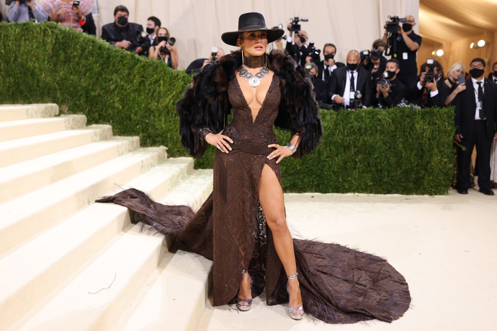 NEW YORK NEW YORK 13 SEPTEMBRE Jennifer Lopez assiste au gala du Met 2021 célébrant en Amérique un lexique de la mode à...
