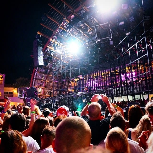 Avicii se produit à Ushuaïa Ibiza en 2014.
