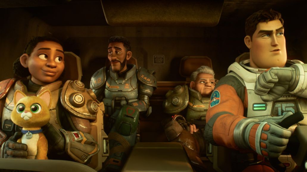 lightyear pixar buzz sox cast Lightyear Review: Une histoire d'origine Buzz Lightyear douce mais relativement sûre