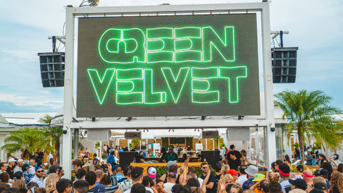 Green Velvet au Cabana Pool Bar, Toronto