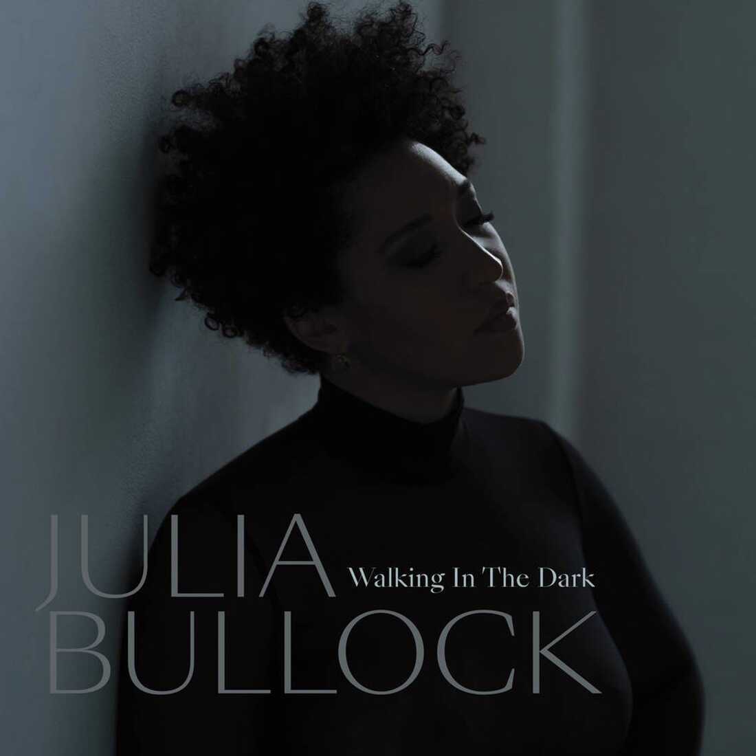 Julia Bullock, Marcher dans le noir