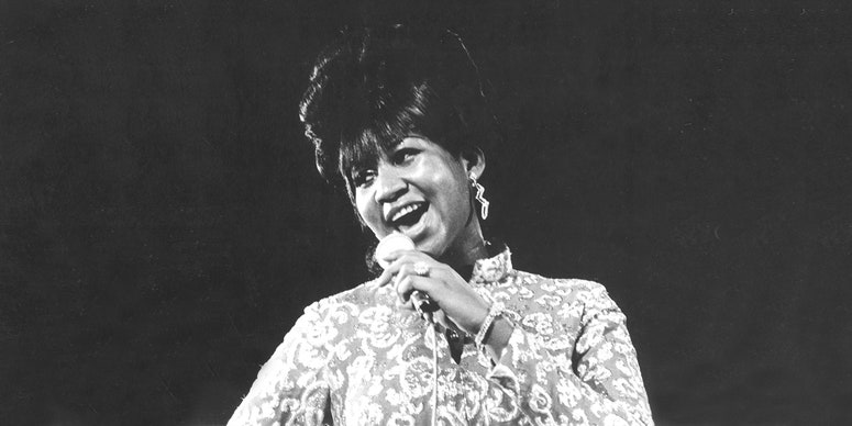 Aretha Franklin se produit sur scène vers 1968